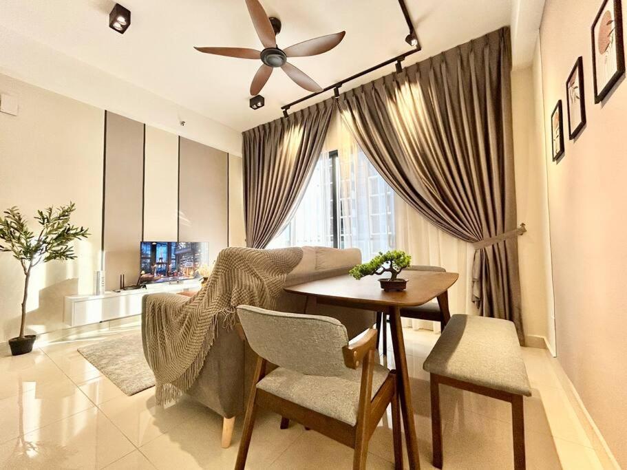 The Little Series - Sky Pool - 4 Pax Pangsapuri Kuala Lumpur