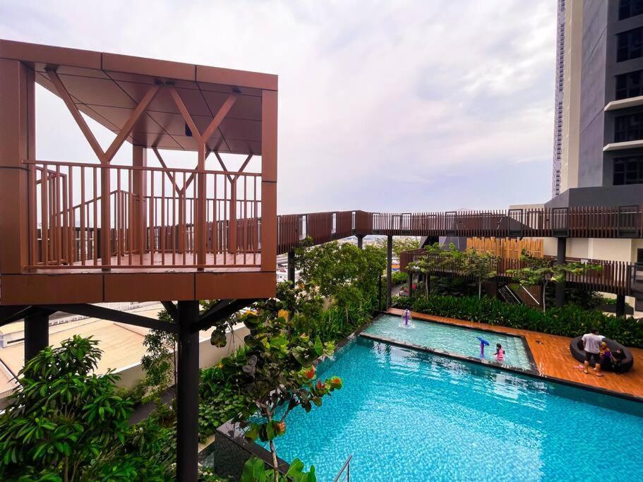 The Little Series - Sky Pool - 4 Pax Pangsapuri