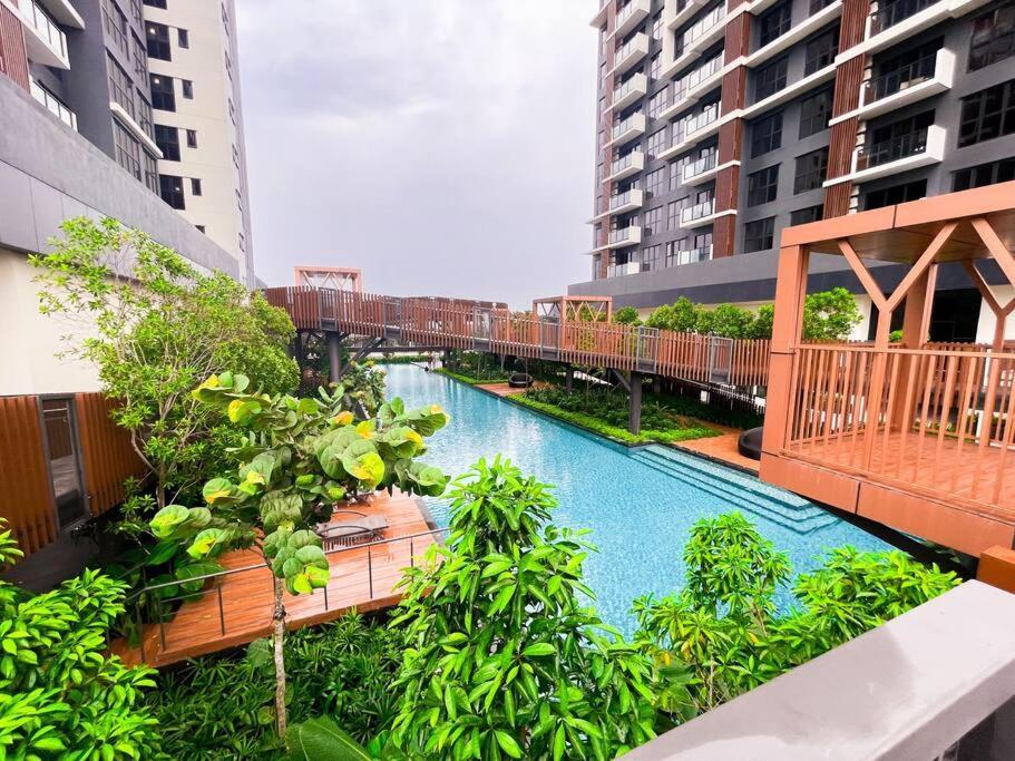 The Little Series - Sky Pool - 4 Pax Pangsapuri Kuala Lumpur